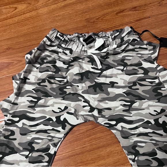 The Mini Classy All Camo Everything Dino Pants Size 8 - Picture 16 of 16